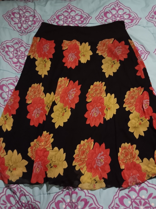 Jones New York Dresses & Skirts - Jones New York 🍑 Black Maxi Skirt with Red and Yellow Floral Print